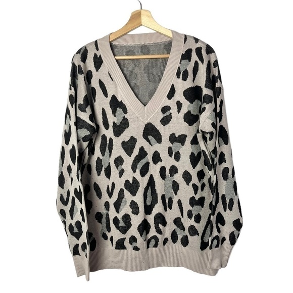 Boutique Beige Leopard Print V-Neck Sweater L - Picture 3 of 5